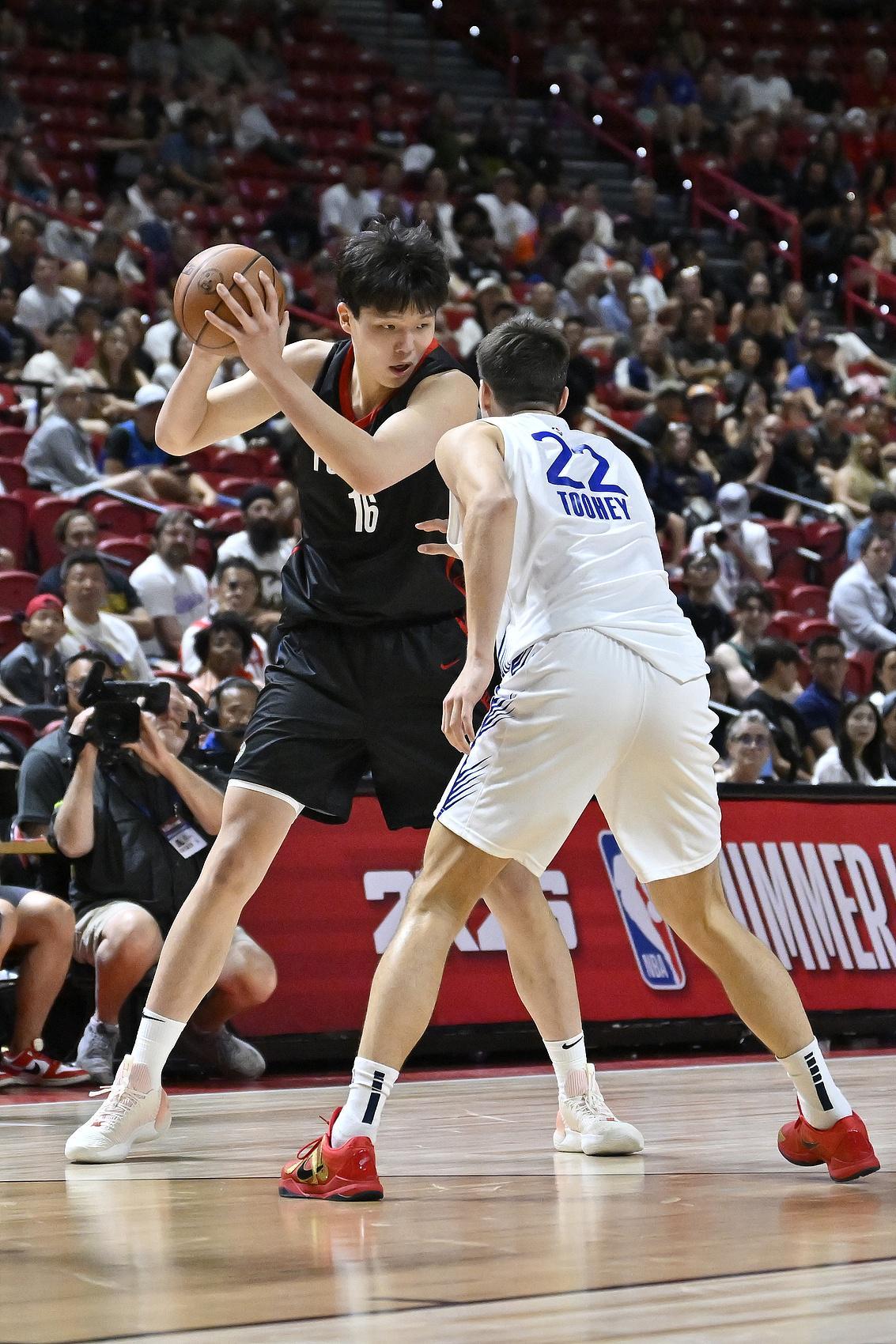 队记：即使杨瀚森被断球 但动作很流畅 远远超乎想象