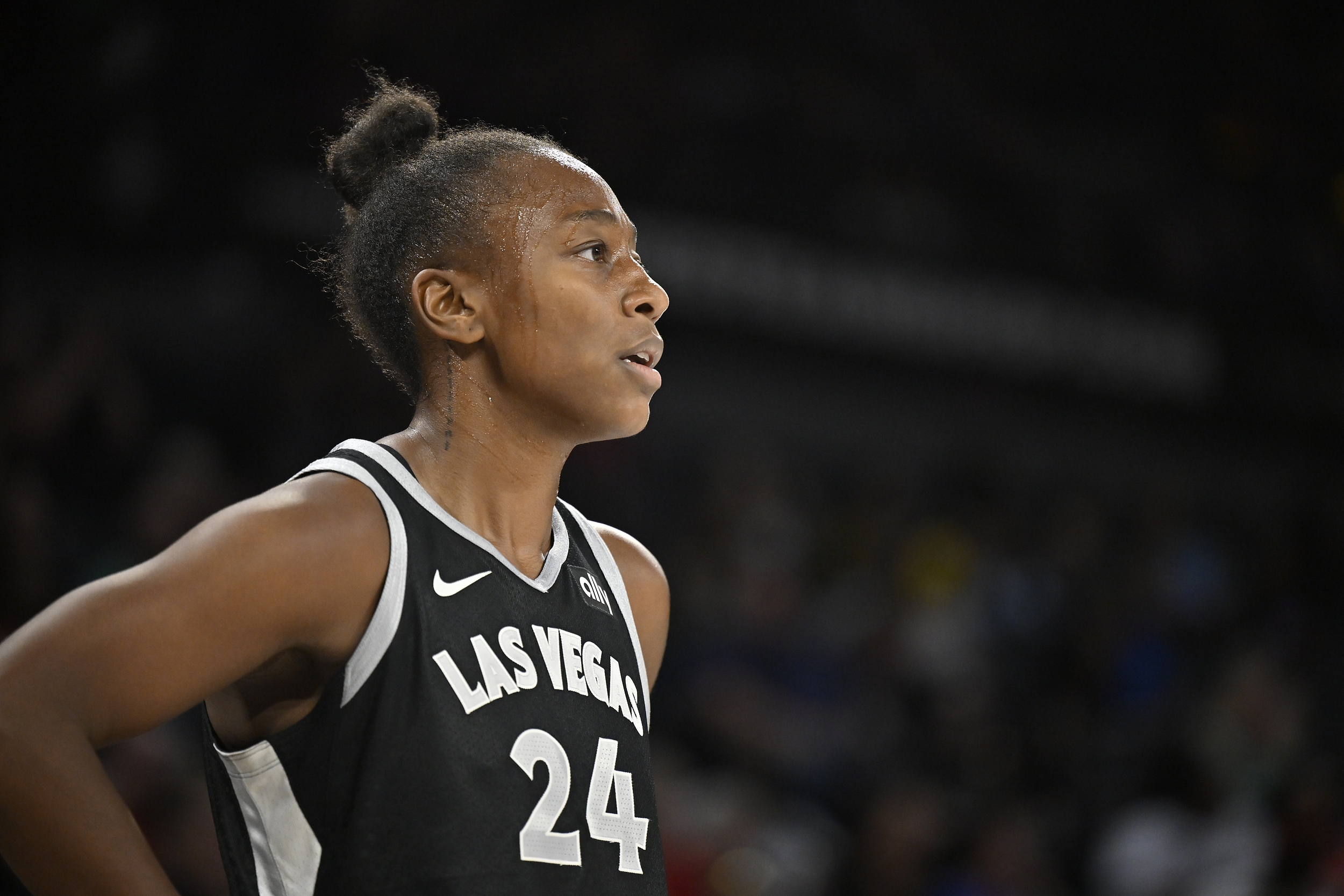 外线手感火热！劳埃德三分9中6砍下20分5篮板